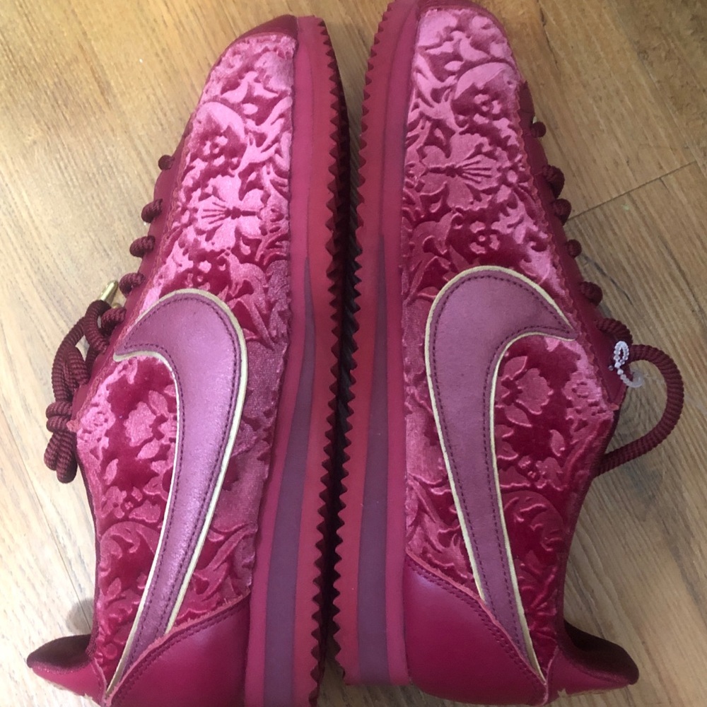 Women Nike Velour sneakers - Picture 4 of 8